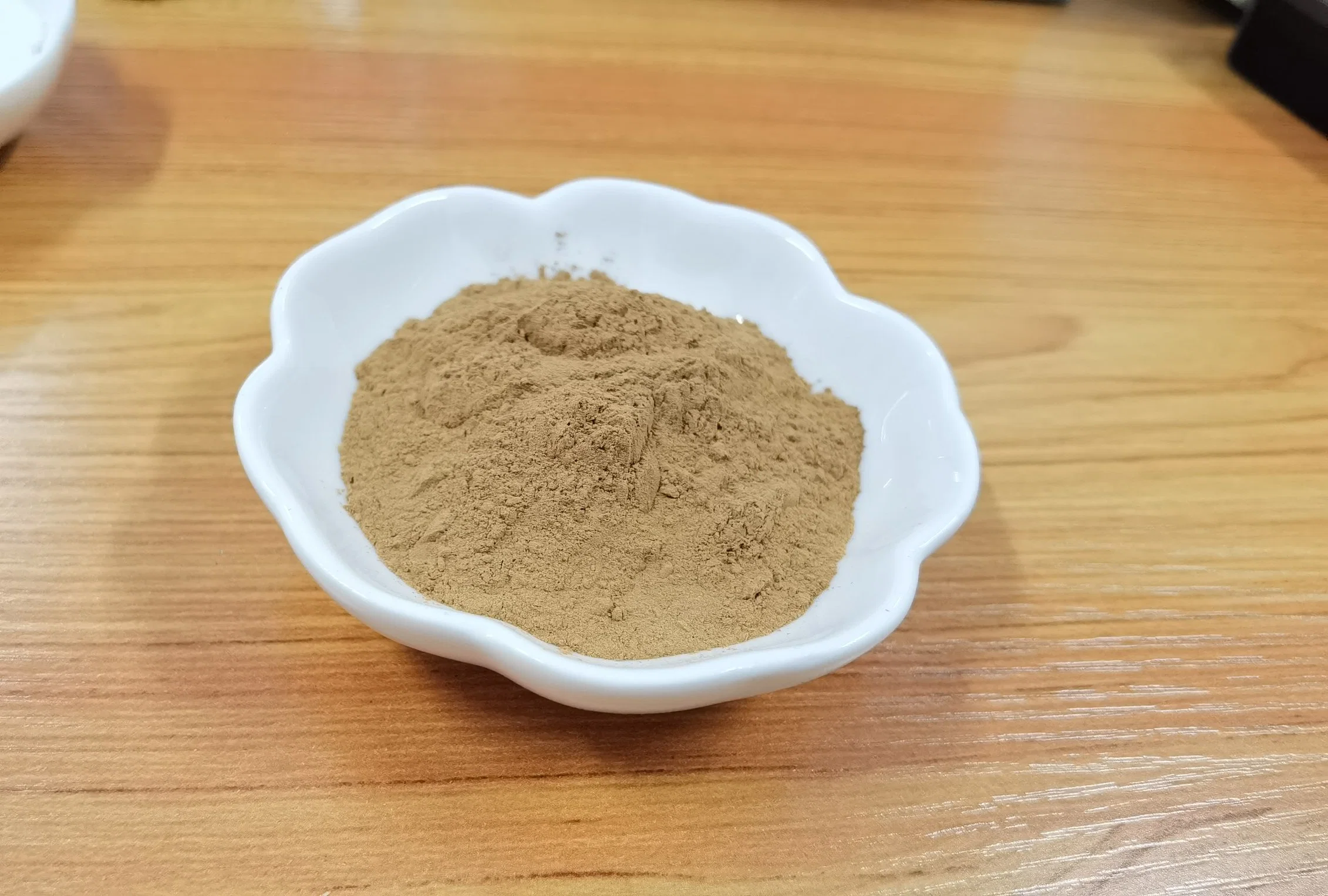 المصنع الجملة سعر جيد من الكالسيوم الطبيعي بنتونايت Clay Powder Montmorillonite المواد المستخدمة في حفر النفط، تغذية علف الحشو، الطلاء لبيعها