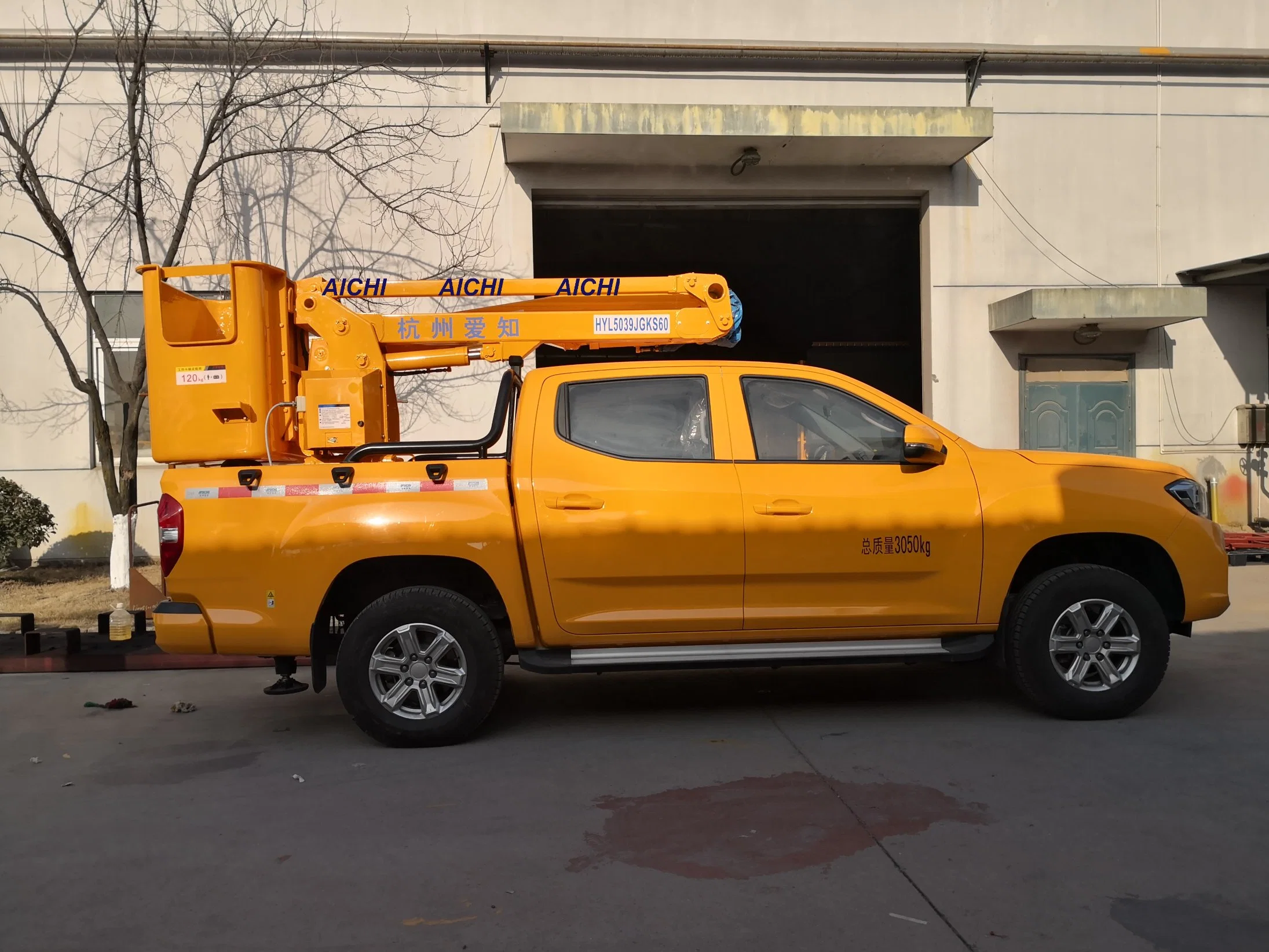 Escada hidráulica de altura de trabalho de 9,1 m montada no camião do pick-up Maxus Construction Veículo de trabalho aéreo da marca Aichi da lança