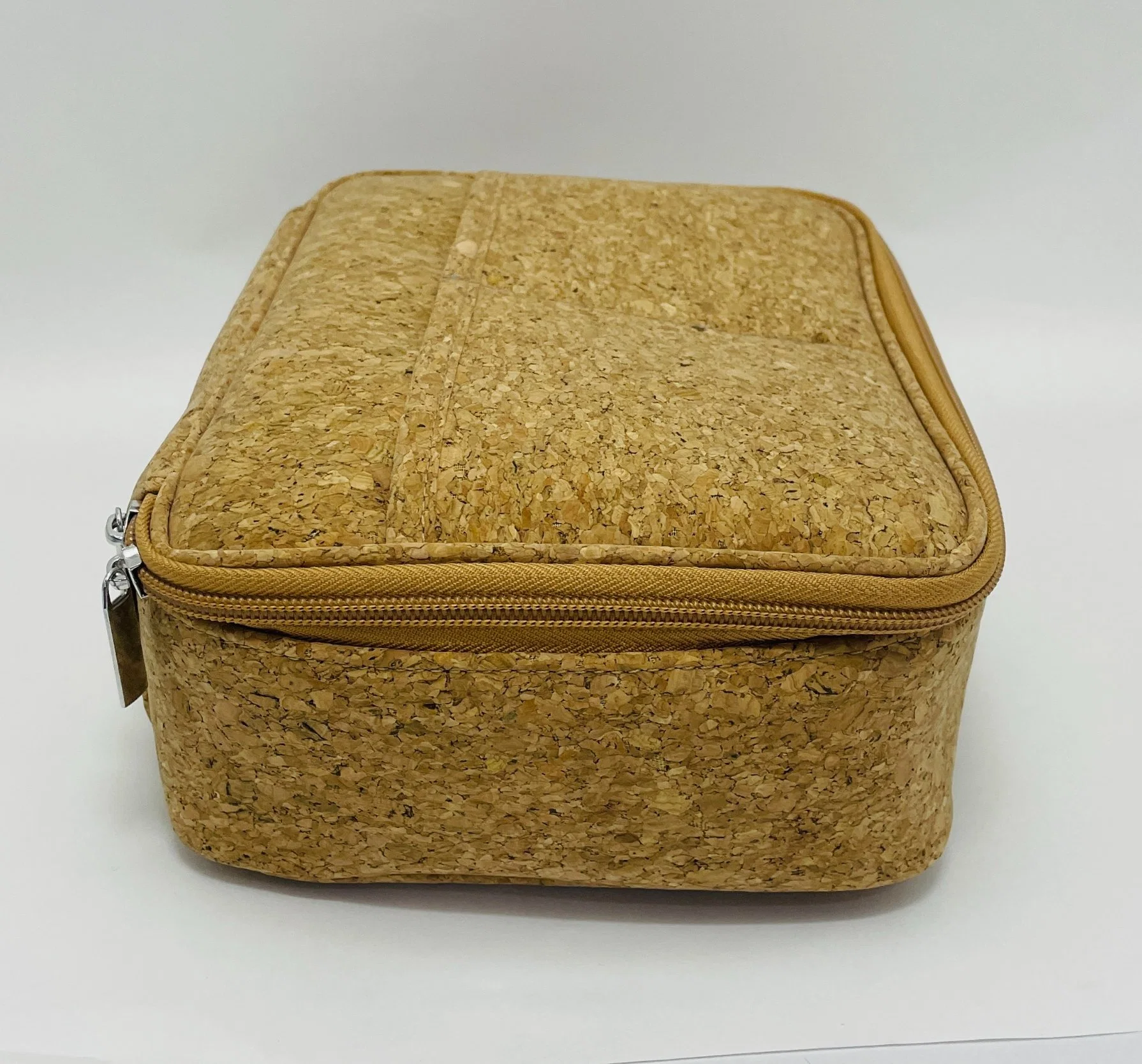 OEM Eco-Friendly Cork Large Cosmetic Bag Box Travel Makeup Organizer Case Holder Zippered Vegan Dopp Kit for Women Girls Men