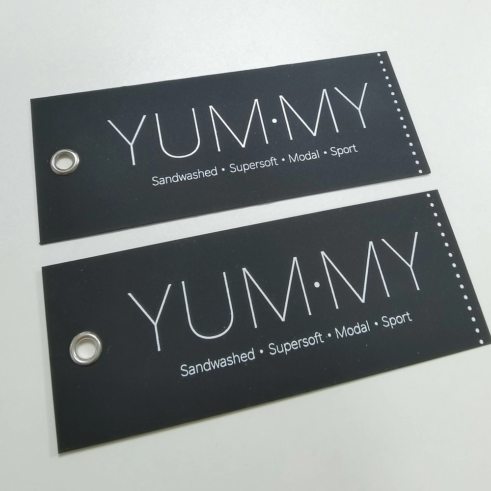 Benutzerdefinierte High-End-Papier-Tag mit Samt Finish schwarz Bordcard Markenname Silberfolie Logo Garment Hängen Tags