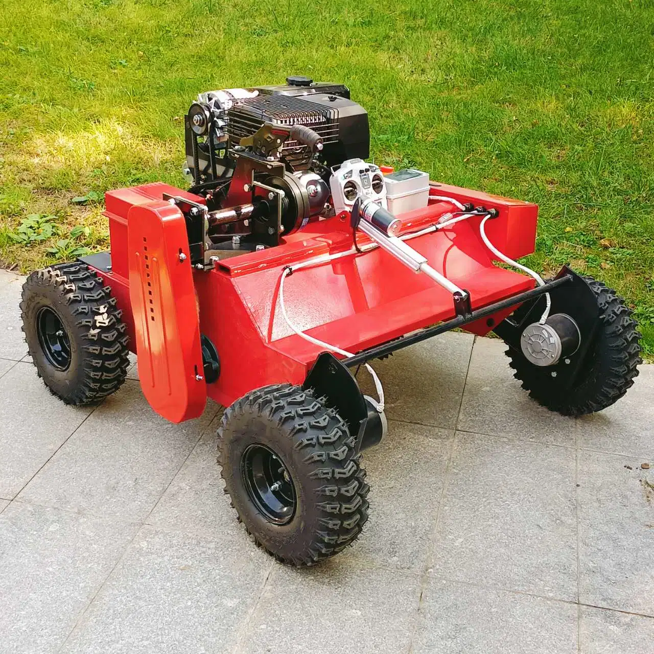 Robot de control remoto con ruedas, giro cero, codorniz para césped, cortacéspedes Maquinaria de jardín para el cortador de cepillo de hierba