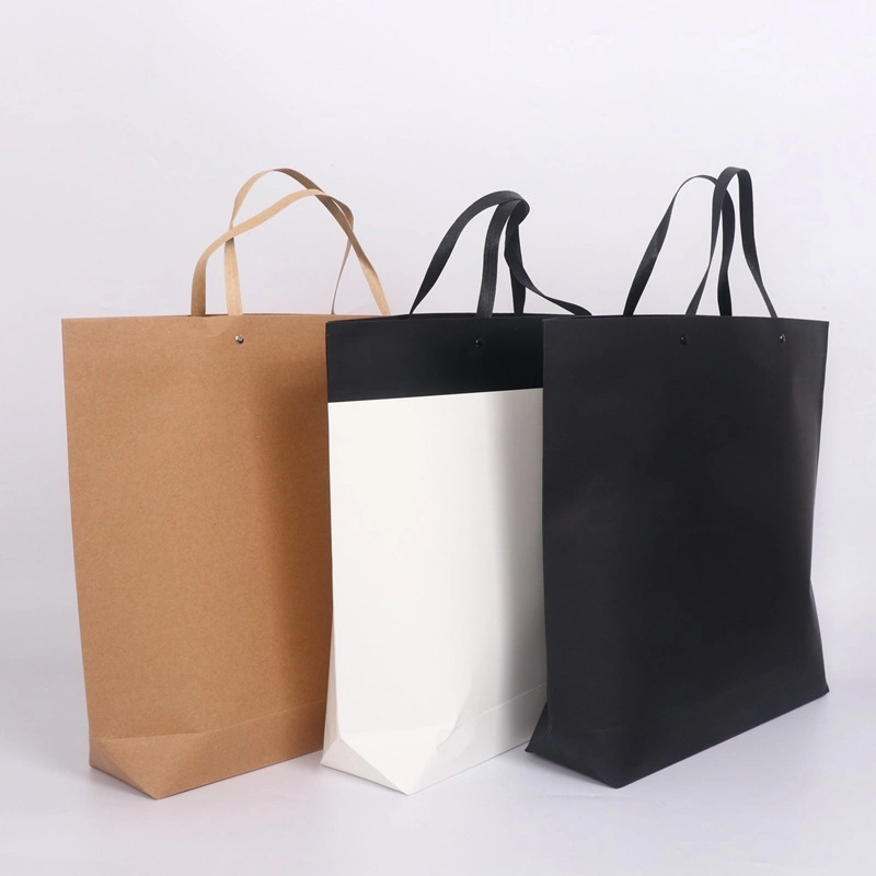 Sacs en papier kraft avec poignées en vrac, sacs-cadeaux blancs, sacs de taille moyenne pour les achats, les ventes au détail, les marchandises, les mariages et les faveurs de fête.