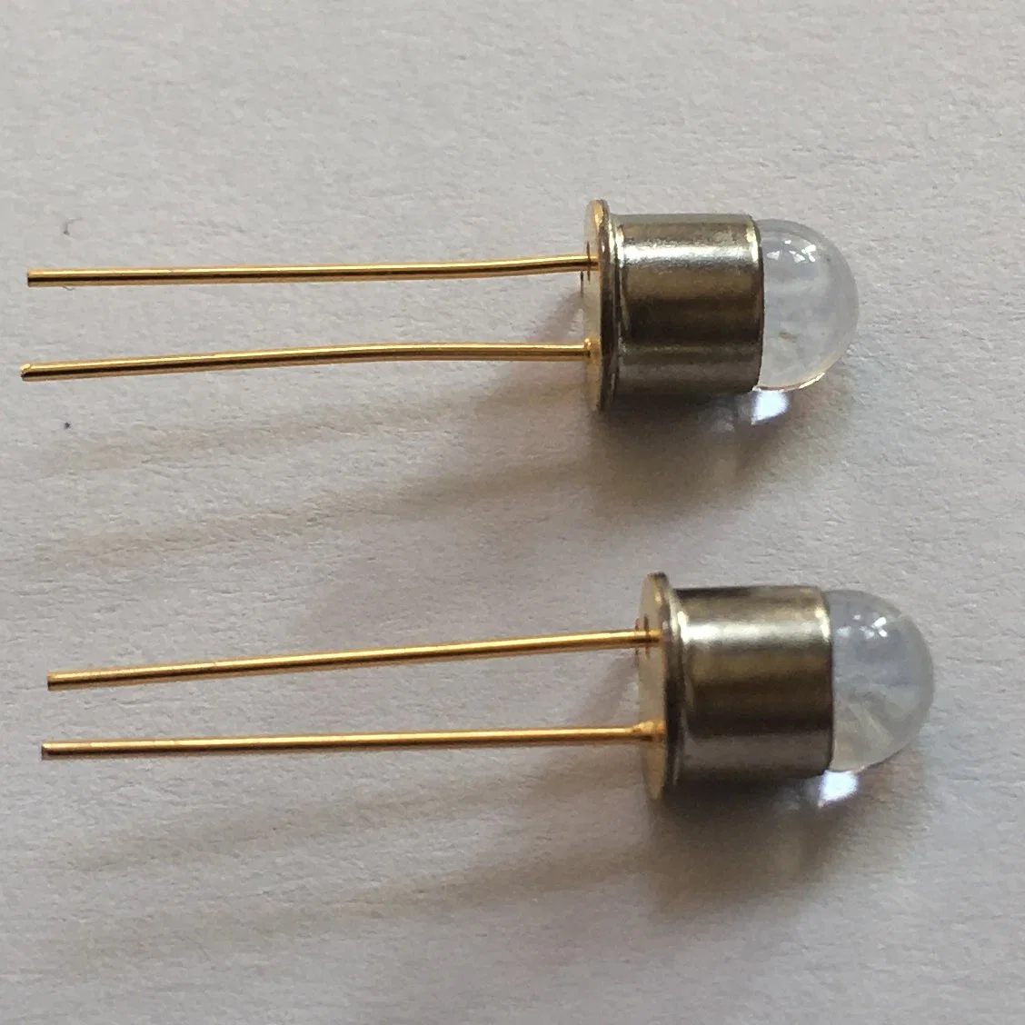 Détection analyse équipement d'automatisation CNC inspection automatique inspection intelligente DIP LED TO46 à 18 IR 850 nm à montage traversant