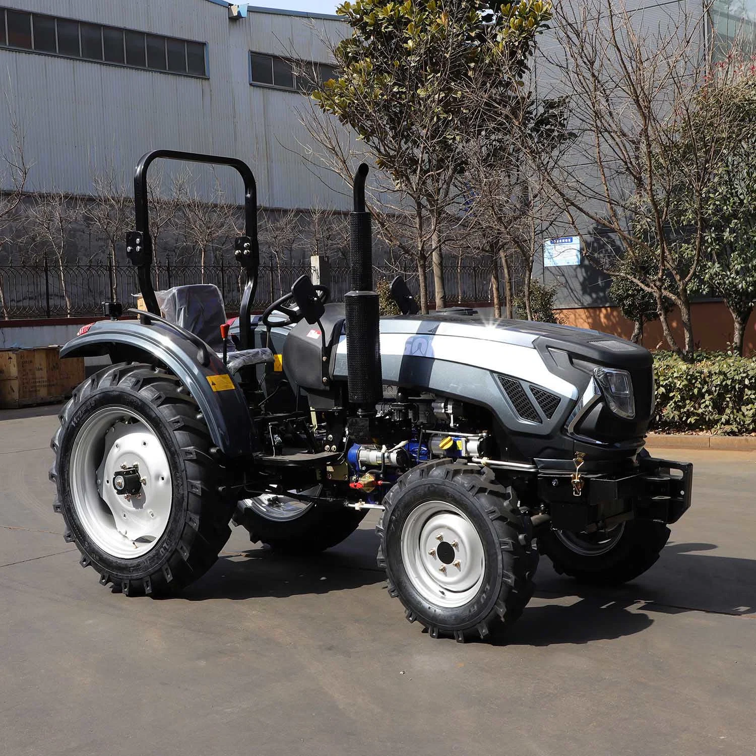 Lugong New Vegetable Seeder Sprayer Spray Wholesale/Supplier Farm Auction Tractor Agricultural Tractors