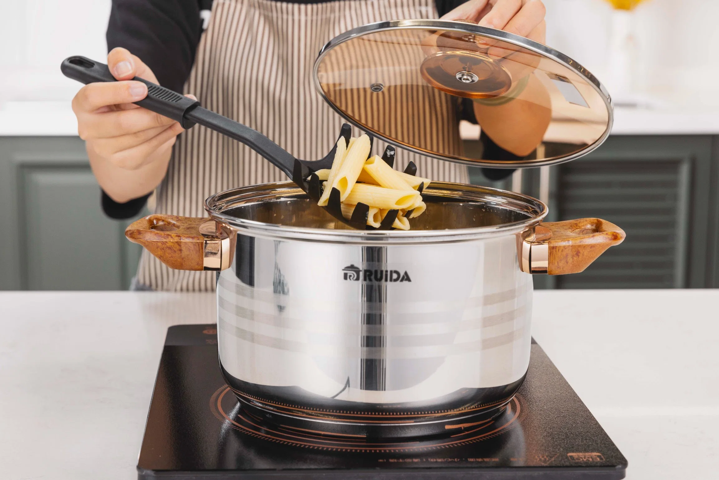 Équipement de cuisine ustensiles DE cuisine 8 PIÈCES en acier inoxydable avec poignée Bakélite