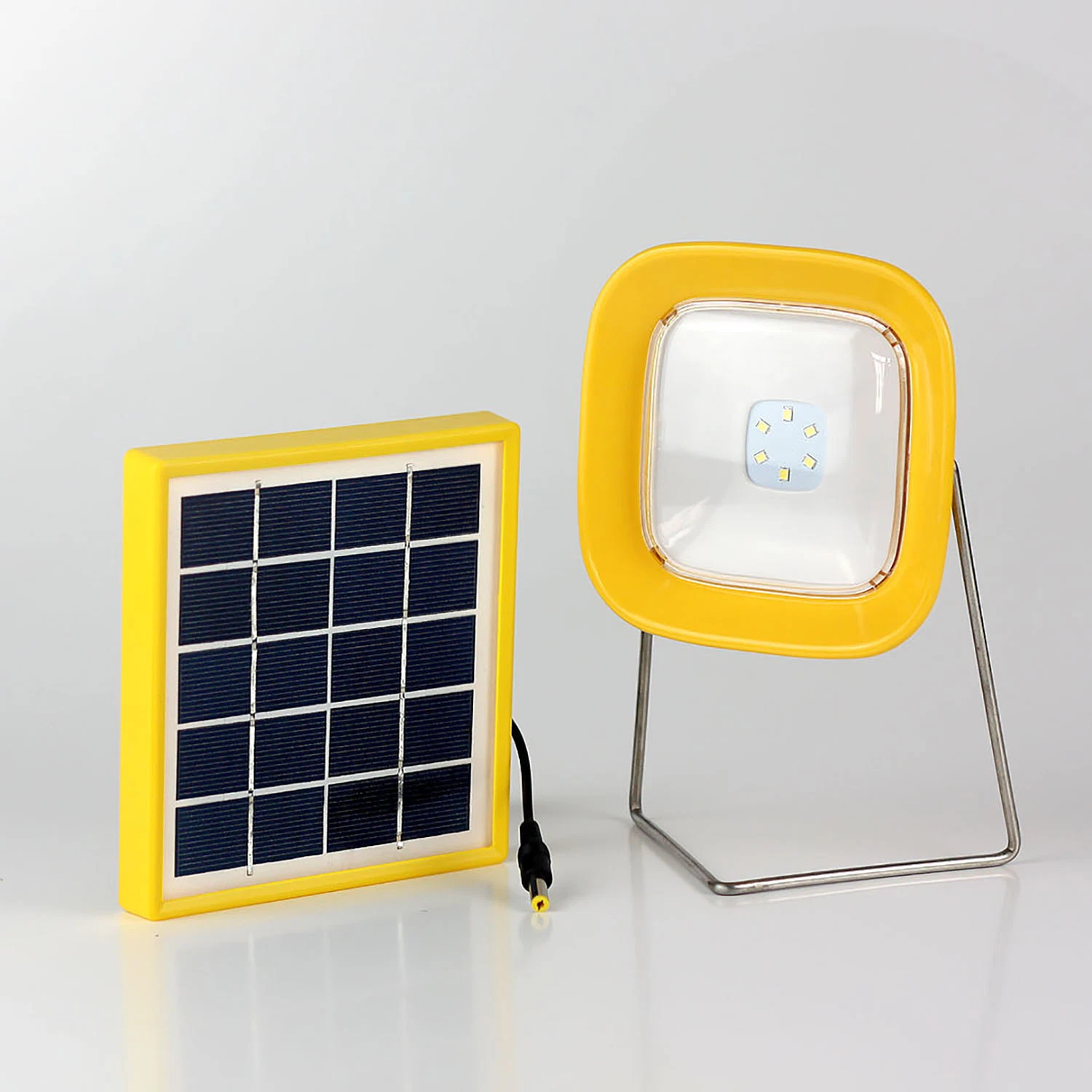 2W des panneaux solaires d'éclairage LED lampe pour lire et étudier avec chargeur mobile
