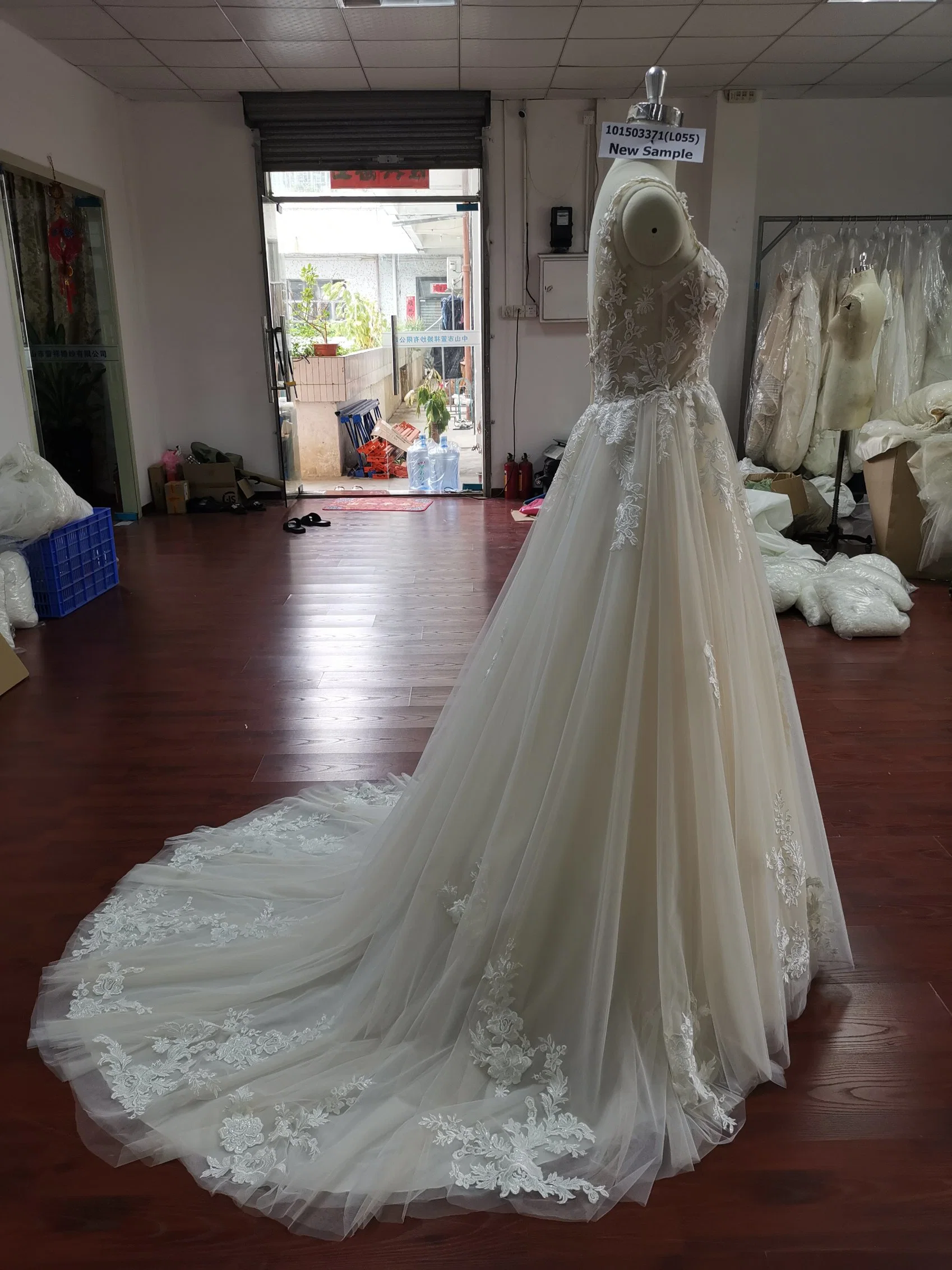 101503371 Nuevos vestidos de novia con una línea con la pletina