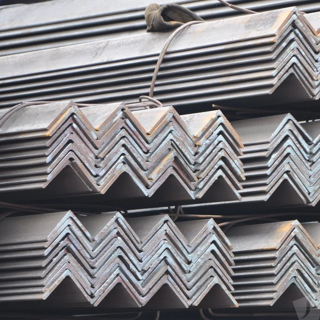 Various Specifications A36s235jr Equal Angle Irregular Hot Rolled Steel Carbon Steel Stainless Steel Galvanized Angle Steel