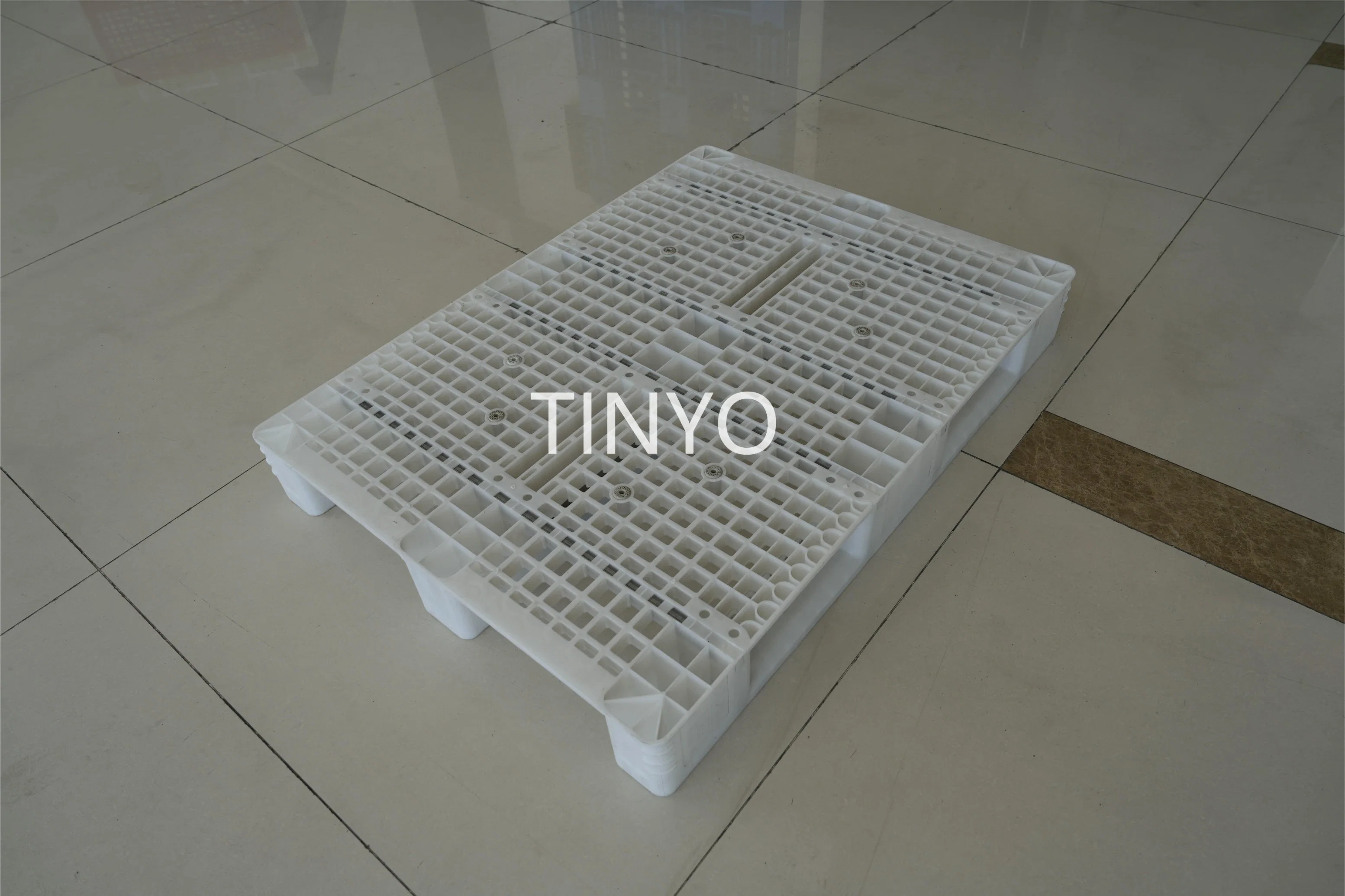 High Quality Industrial Heavy Duty Steel Reinforced Four Way Entry PVC Plastic Pallets Warehouse Rackable Storage