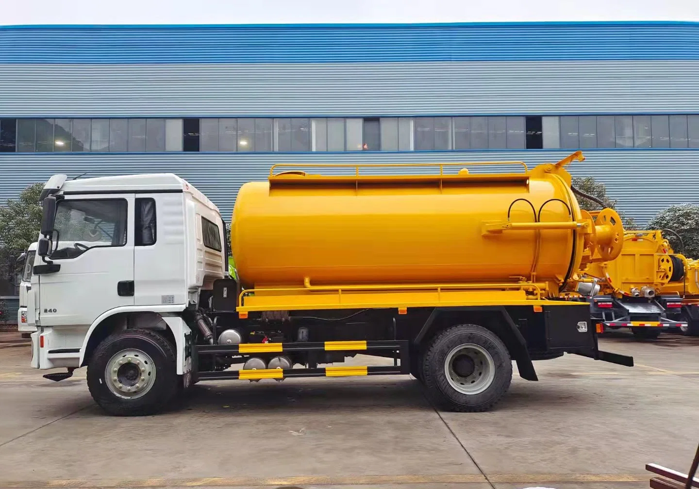 SHACMAN L3000 6 Wheeler 12000L Italien Marke Abwasser WC Vakuum Tankwagen Mit Reiniger Für Sauger