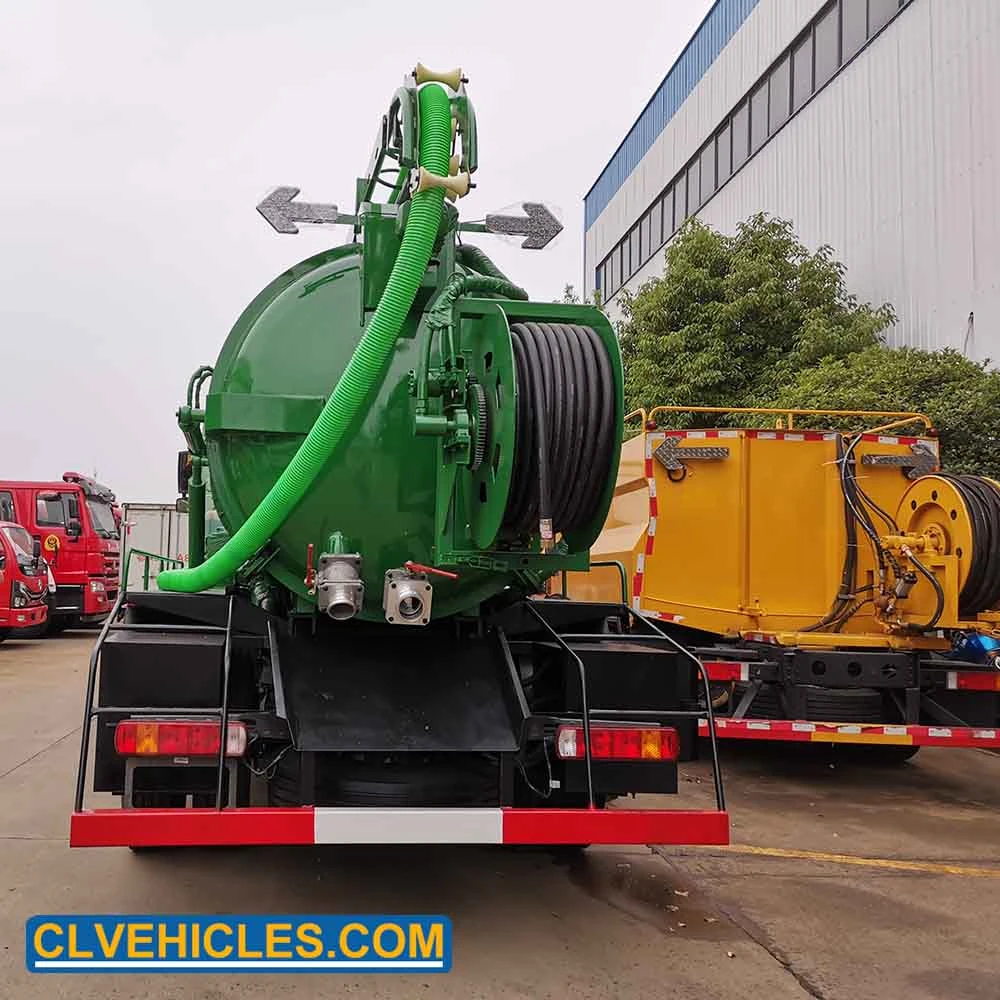 HOWO 9cbm Sewage Tank Italy Moro Pump Fecal Vacuum Suction Truck