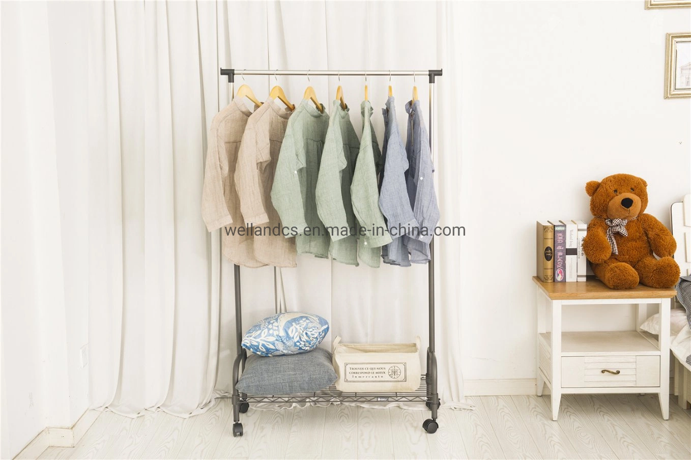 Portable Epoxy Simple Single-Rod Clothes Hanging Shelf Metal Gold Clothes Rack with Wheels