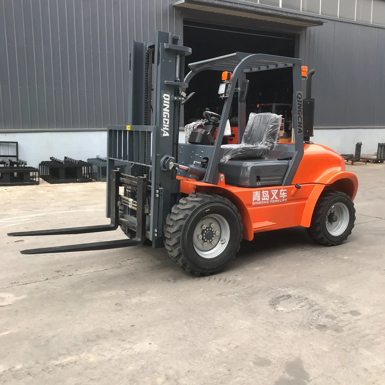 Precio de fábrica pequeño 2WD 4WD fuera de la carretera Forklifts 2,5ton 3ton 3,5ton Forklift todo terreno rugoso