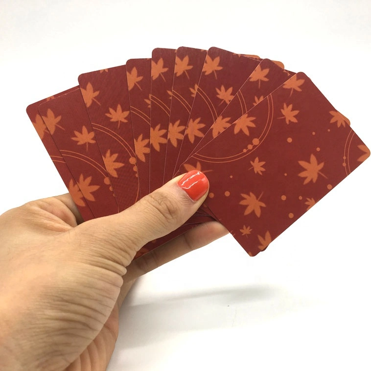 Diseño de impresión personalizadas Naipe muestra gratis ofrecen tarjetas de juego de poker de lujo baratos para los adultos