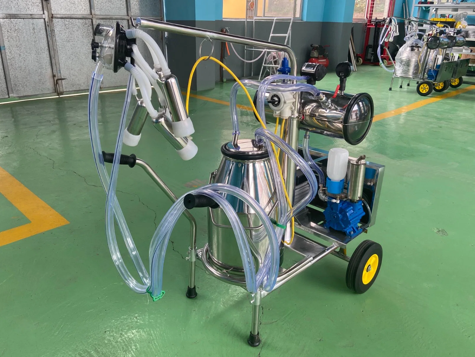 2023 Best Quality Milking Machine Portable Electric Single Cow Milking Machine