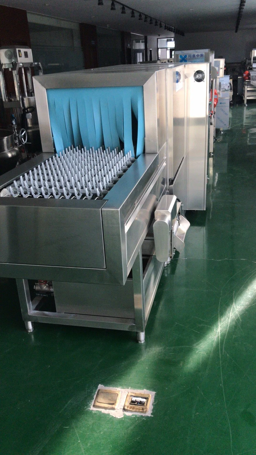 Industrial Automatic Large Capacity Conveyor Type Dish Washer Tableware Washing Cleaning Central Kitchen Equipment