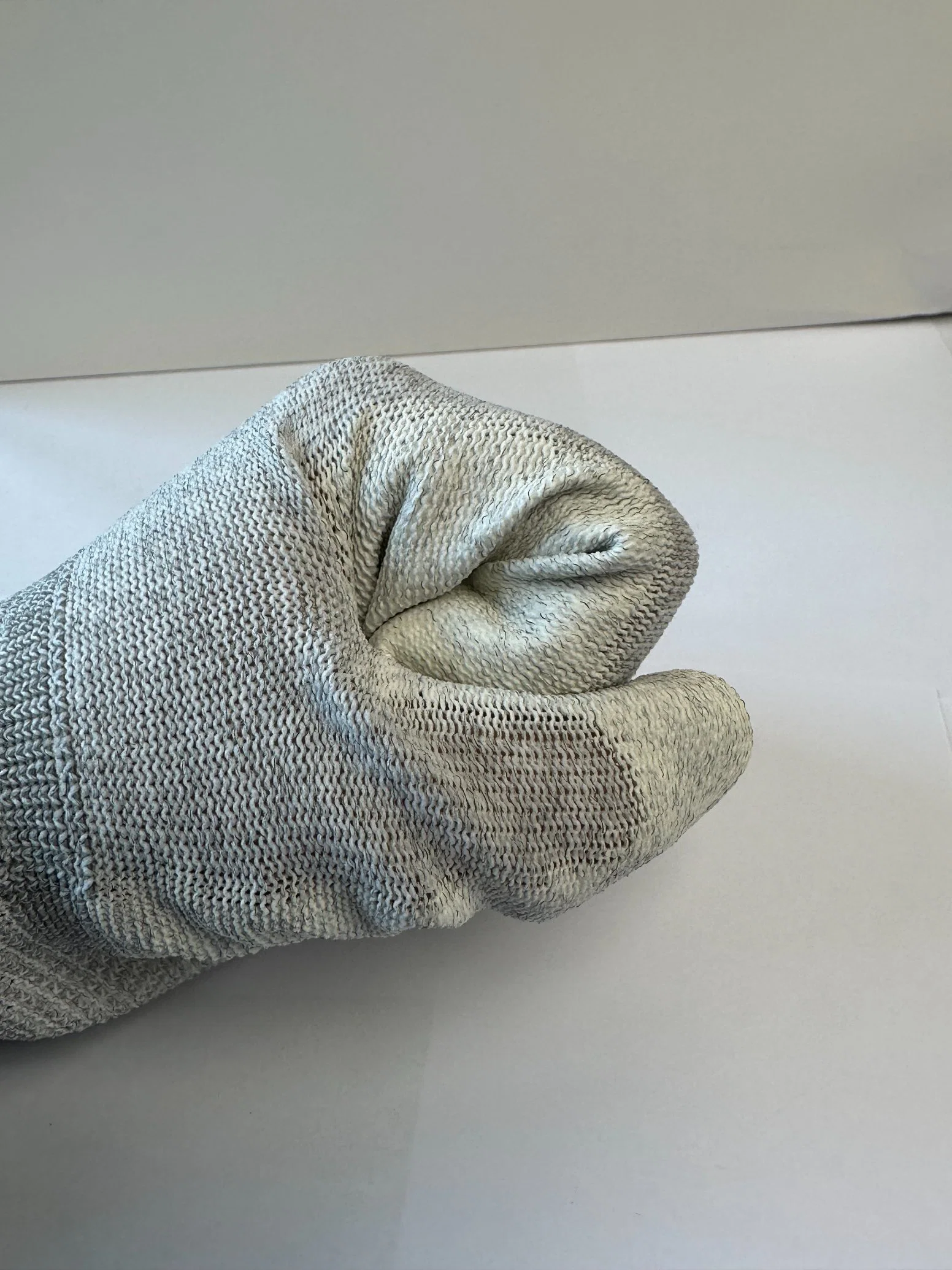 Gants de revêtement ESD DIP en fibre de carbone blanc avec paume en PU pour la réparation de voitures.