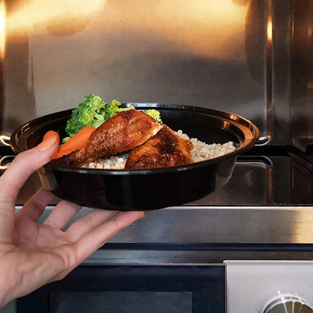 Service ODM Plateau de rangement alimentaire jetable en vrac Boîte à lunch en plastique PP noir avec couvercles pour repas rapides.