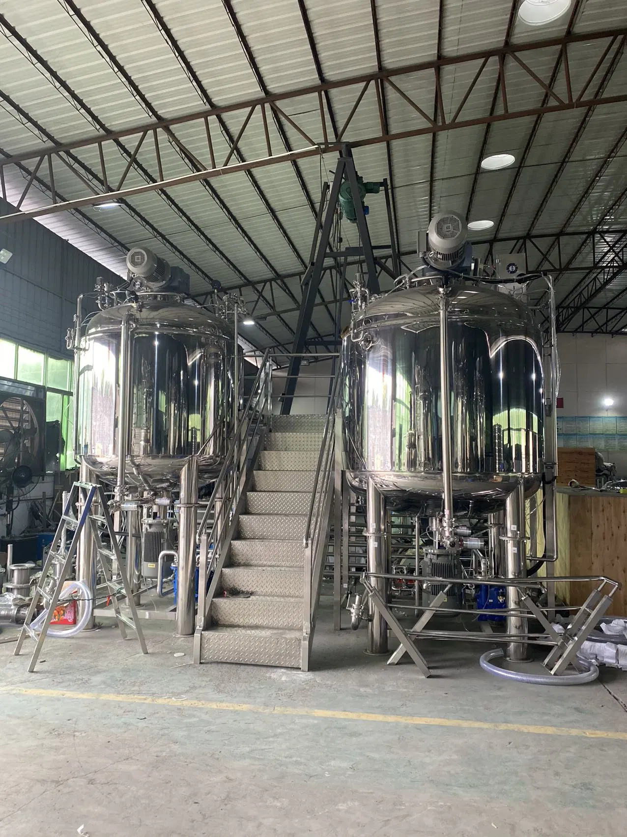 High Quality 200-500L Stainless Steel Manufacturing Processing Mixing Tank Machinery Cosmetic Vacuum Emulsifying Mixer Machine