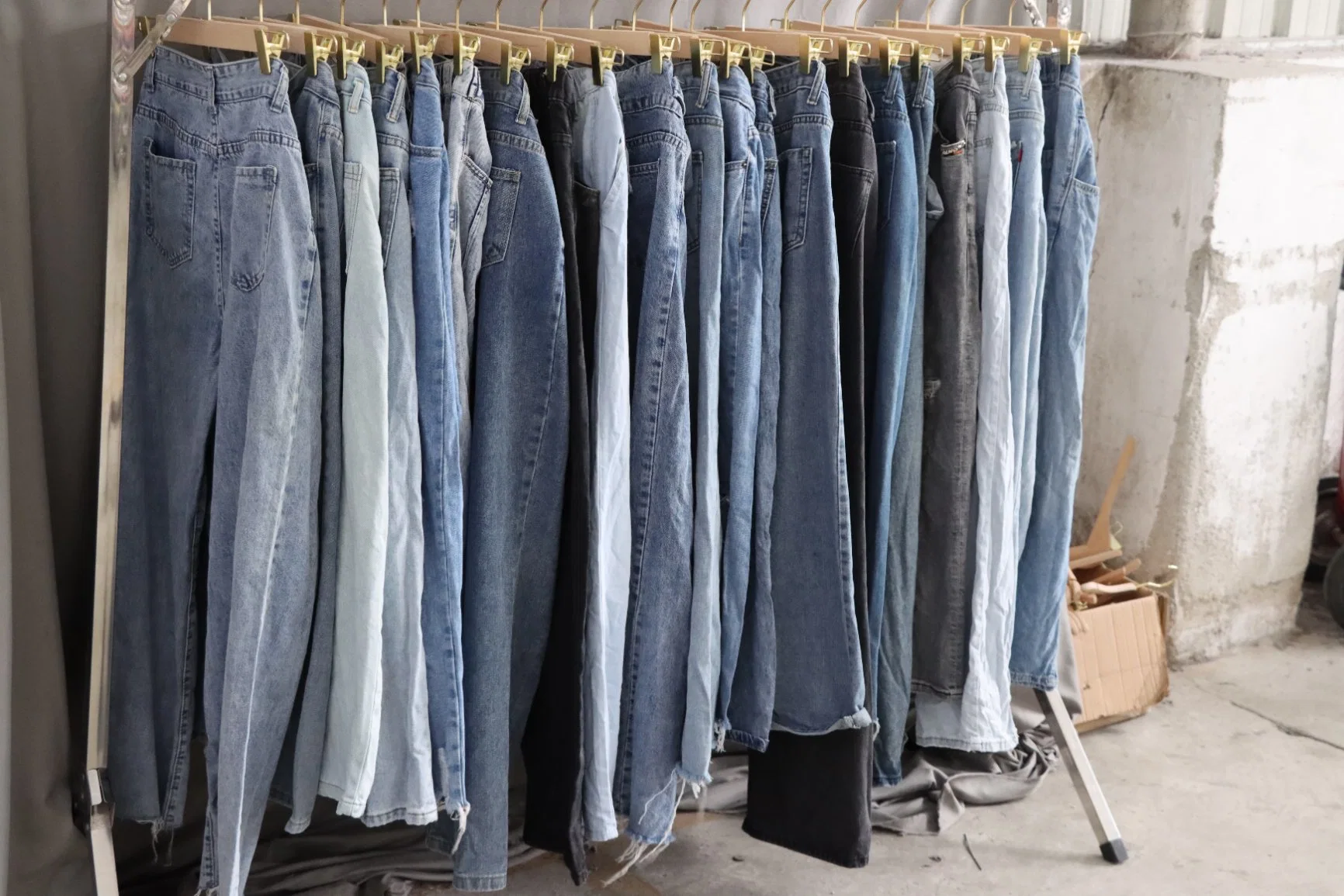 Fashion Jean Pants Used Clothes for Men Clothes Bales Mixed Used Clothes Second Hand Bales Clothes 45kg Premium Clothes UK Used Clothes Women Importer