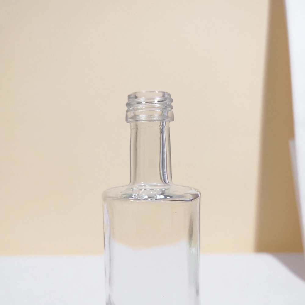 Wholesale/Supplier Customize Clear Empty Mini Pocket Glass Liquor Beverage Wine Bottle