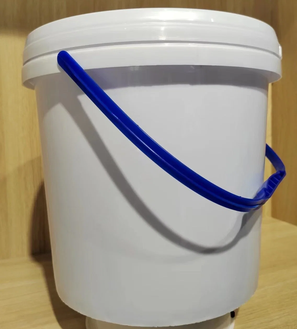 Customized Plastic Paint Bucket 9L PP Pail White Round Plastic Container with Plastic/Metal Handle O