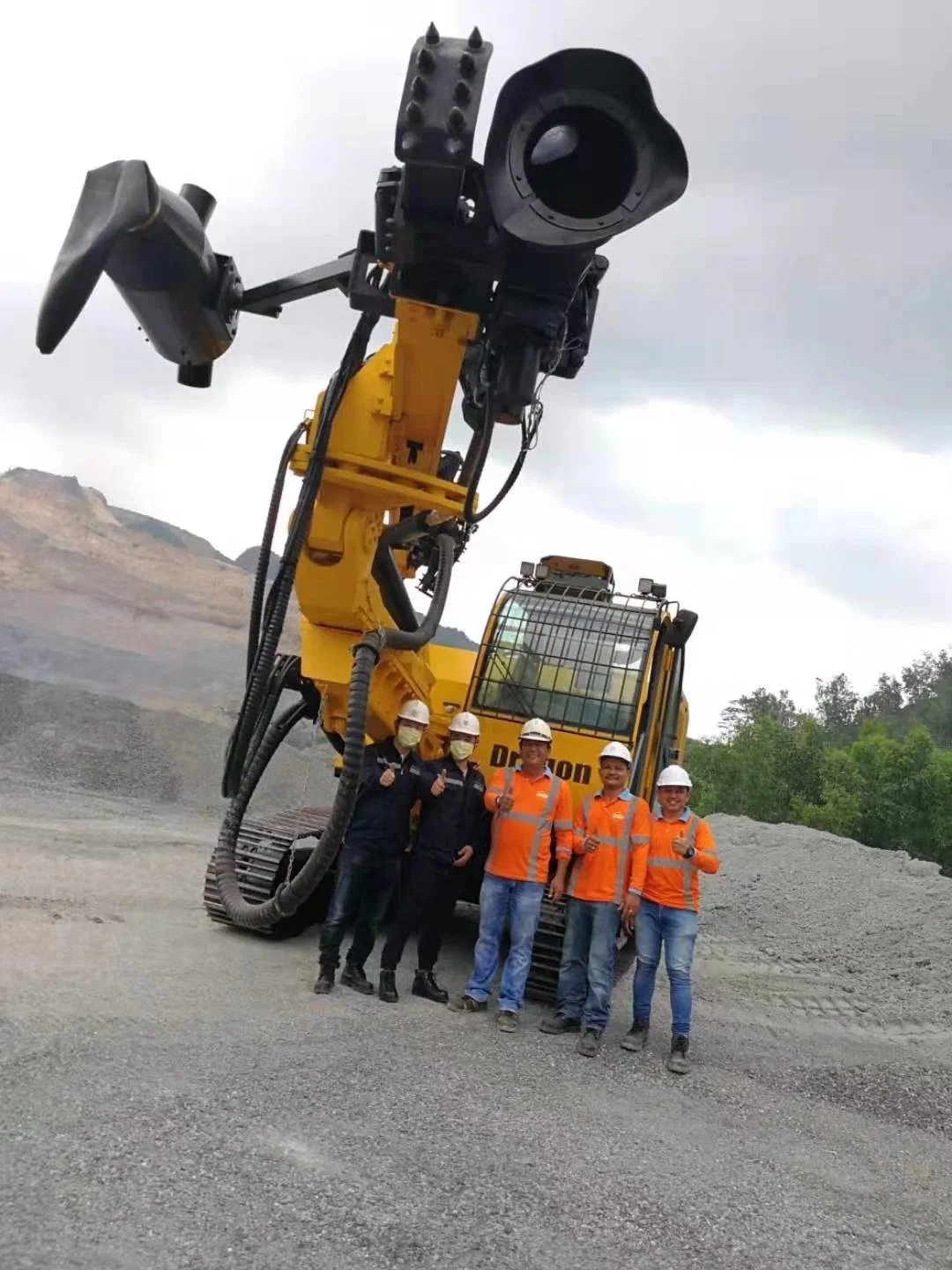 Tractor de Rastos hidráulicos montado DTH RC no orifício martelo Perfuração de impacto de rocha Rig Top Hammer superfície de poços de água de jato Broca de eixo vertical