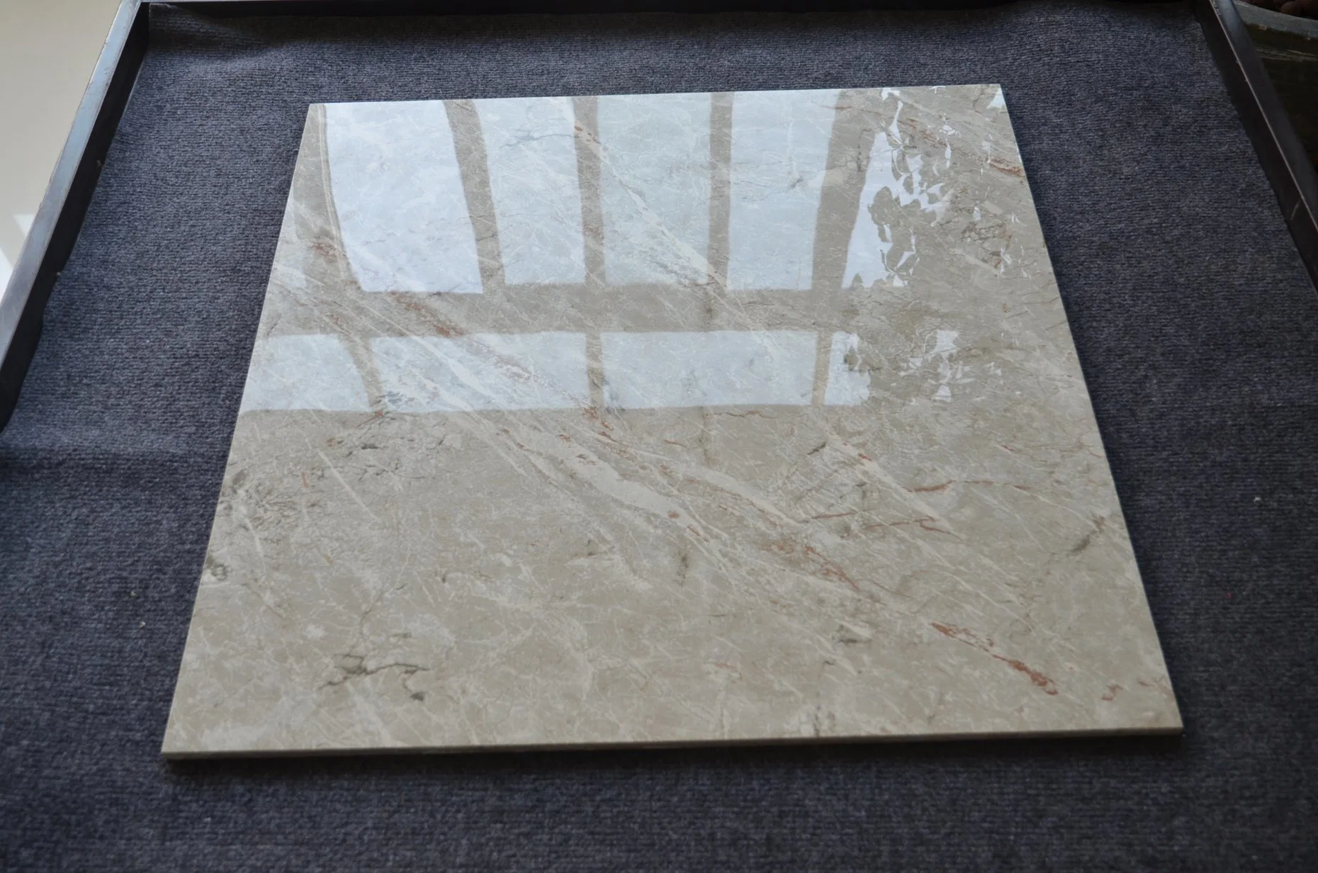 China Discontinued Porcelain Floor Polished Glazed Grey Ceramic Tile Price