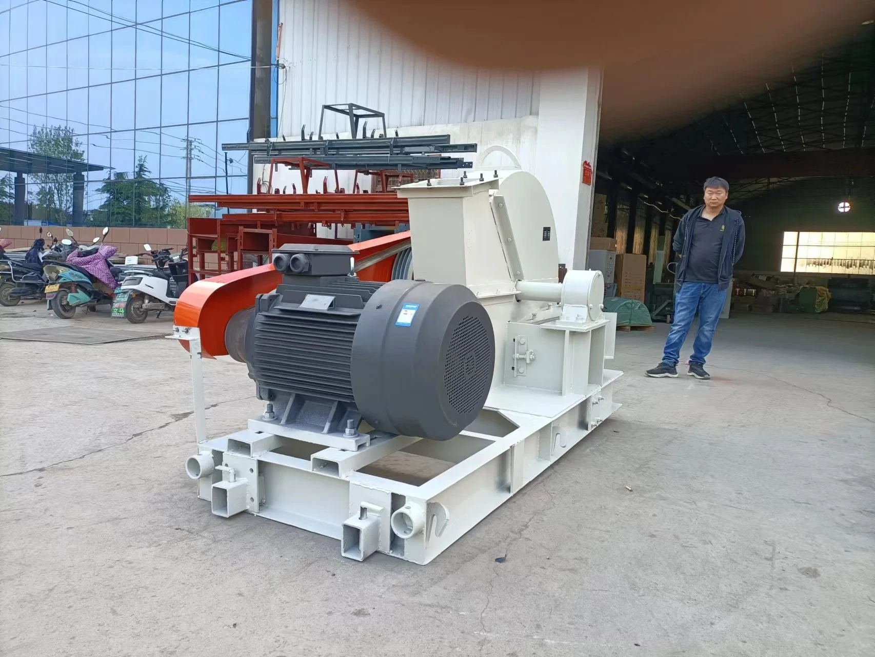 Scie électrique à bois Broyeur de sciure Déchiqueteuse Broyeur Machine à fabriquer de la poudre