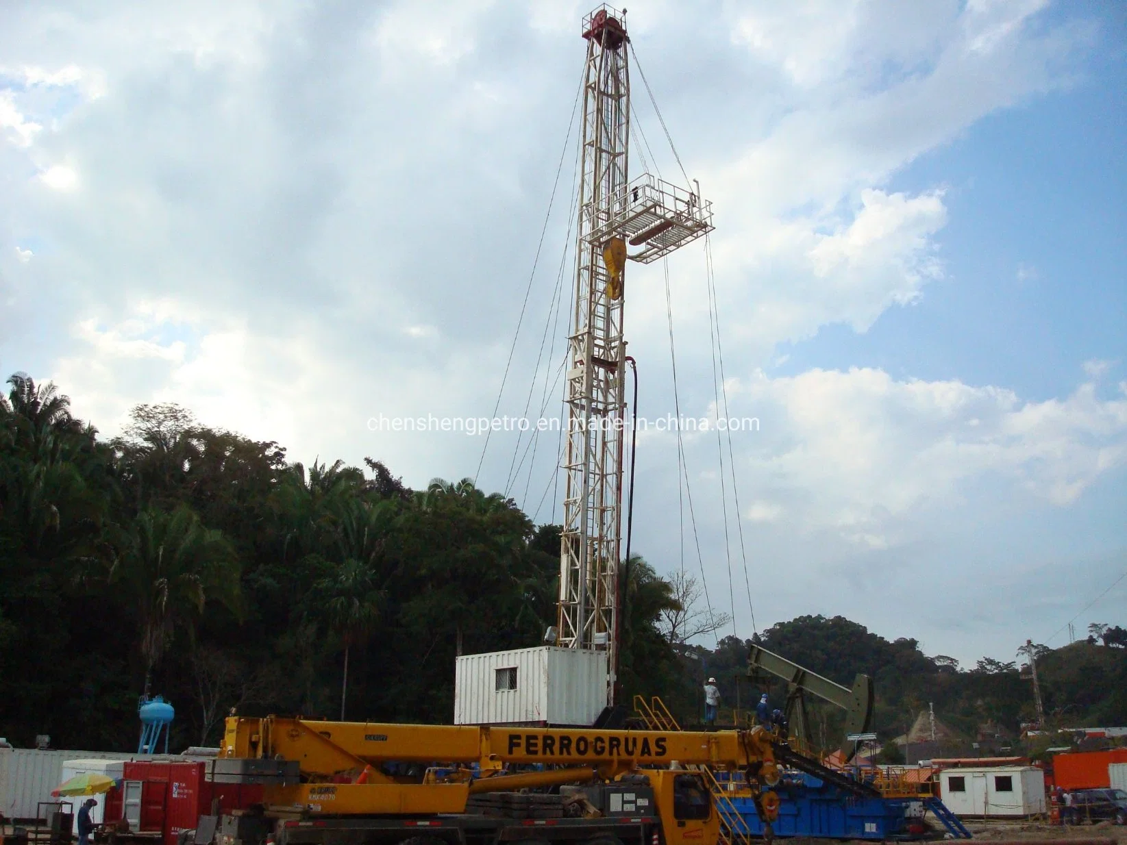 تم إكمال أعمال الحفر لزيت API للخدمة Xj350 Workover Rig Zj10 60t/80t/90t وحدة سحب البترول Zyt، مركبة على شاحنة مقاس 1000 م