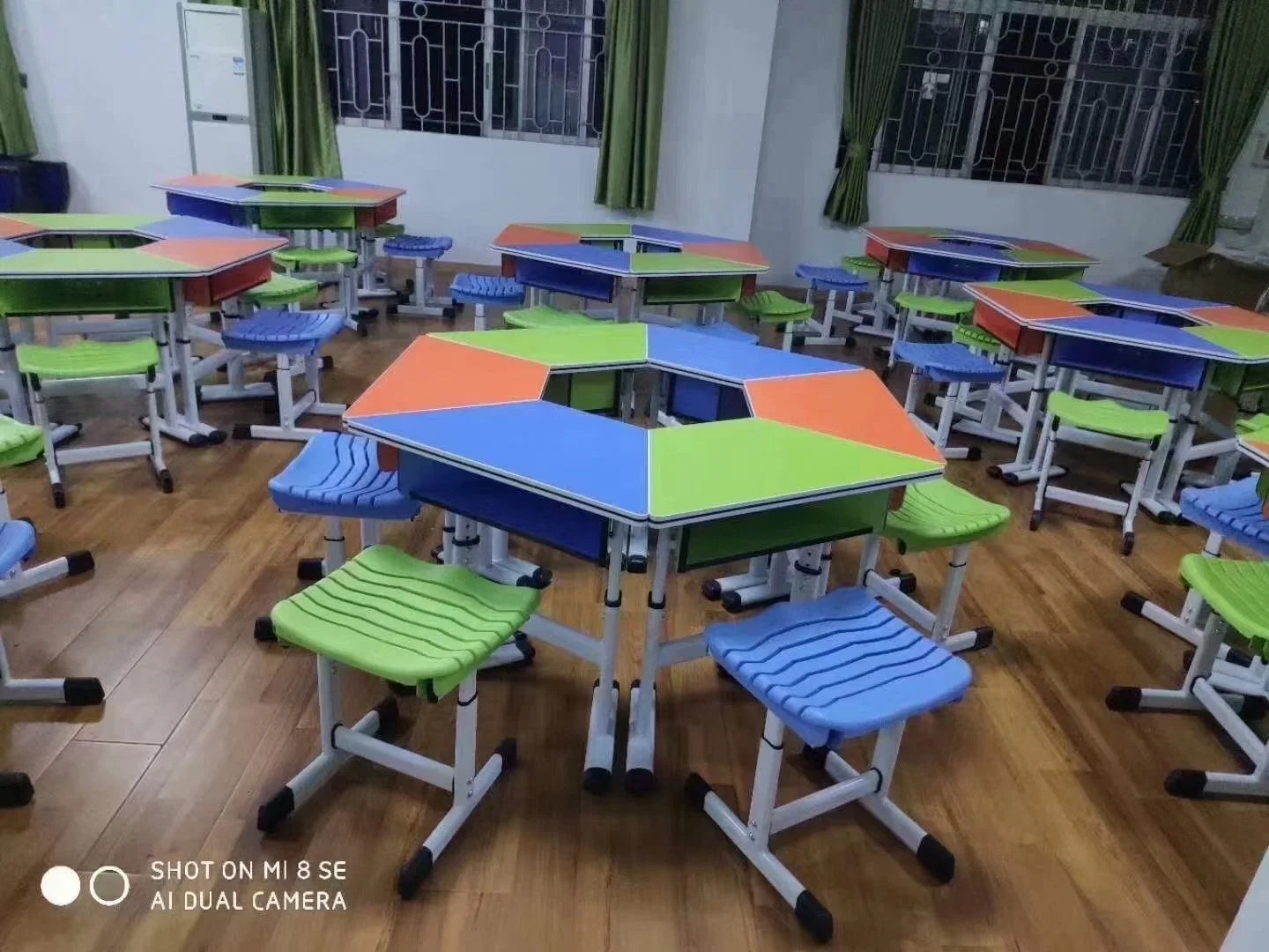 Modern School Classroom Furniture, Trapezoid Student Table Furniture, Preschool Children Furniture, Kindergarten Metal Furniture, Primary School Furniture
