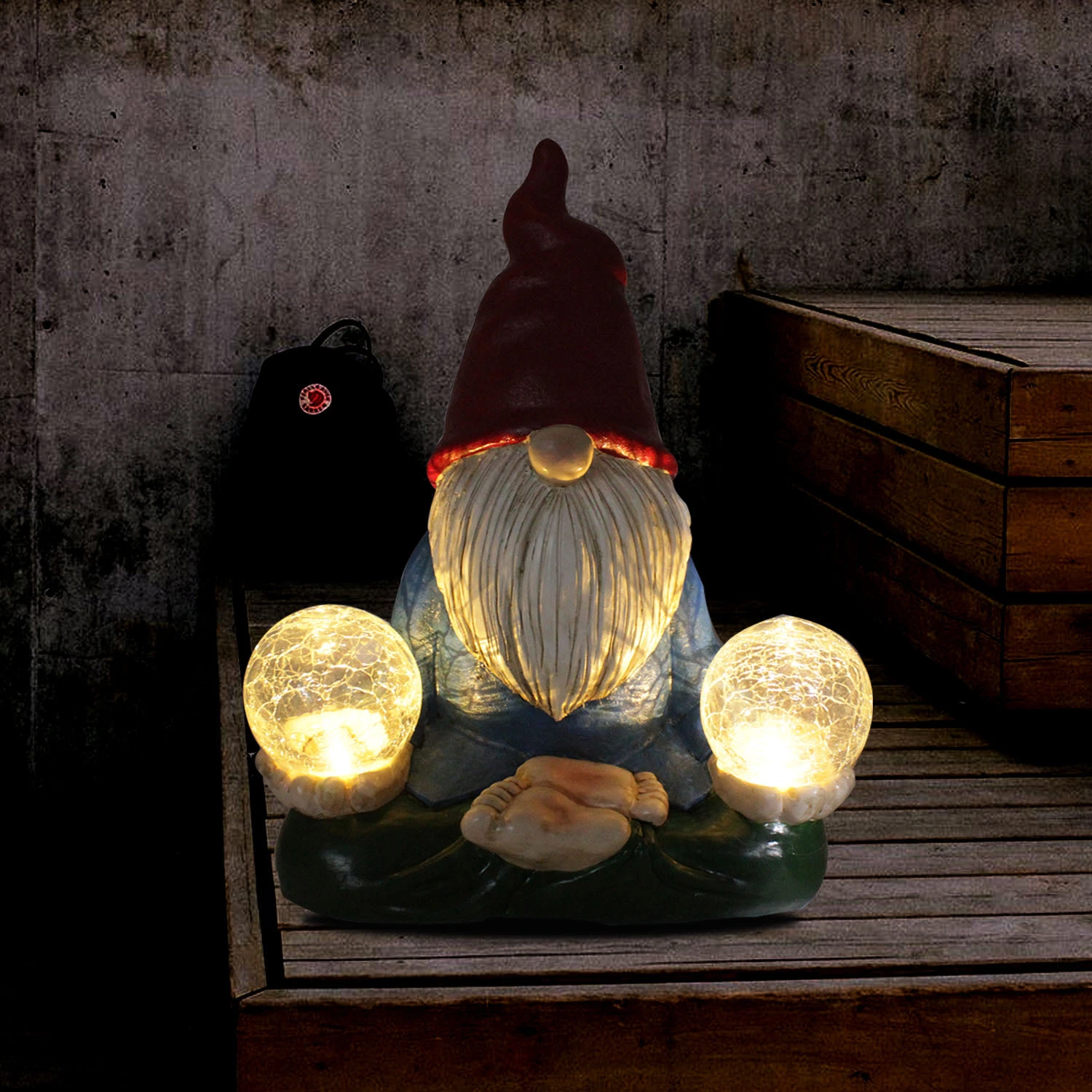 Wholesale/Supplier Solar Powered LED Poly Resin Holding Double Balls Gnome Landscape Lighting Outdoor Garden Holiday Decoration Yard Decoration