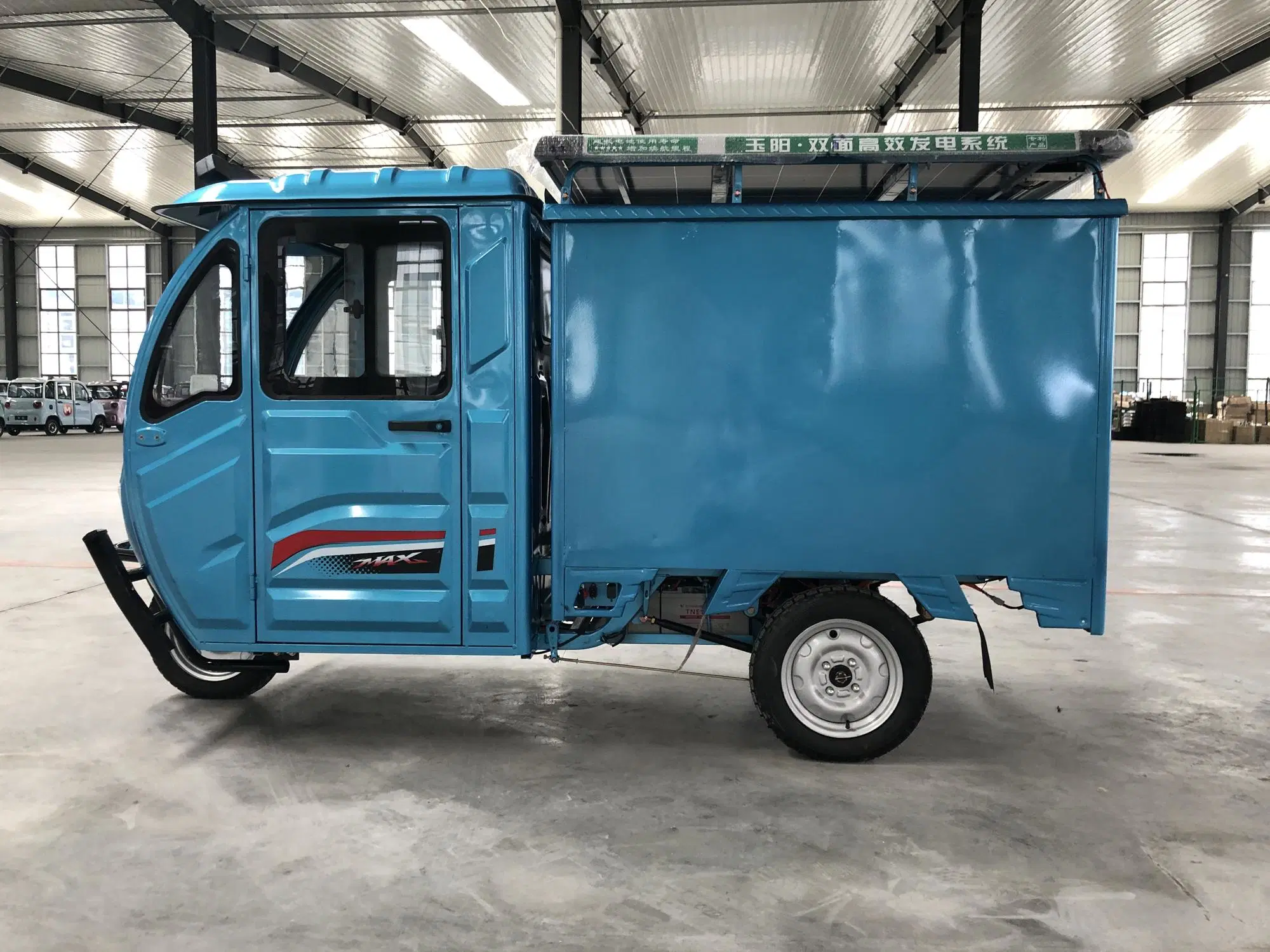 2023 três rodas carga motociclo triciclo eléctrico Rickshaw totalmente fechado Motor de scooter de carga com cabina para scooter móvel