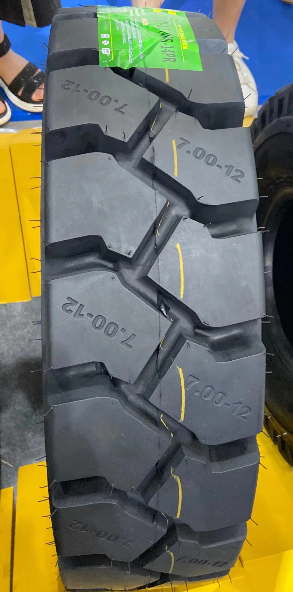 Haulking Brand Industrial Tire Forklift Spare Parts Long Use Life Solid Tires for Forklift Truck Price 300-15 250-15 28X9-15 650-10 700-12 100-20 1100-20