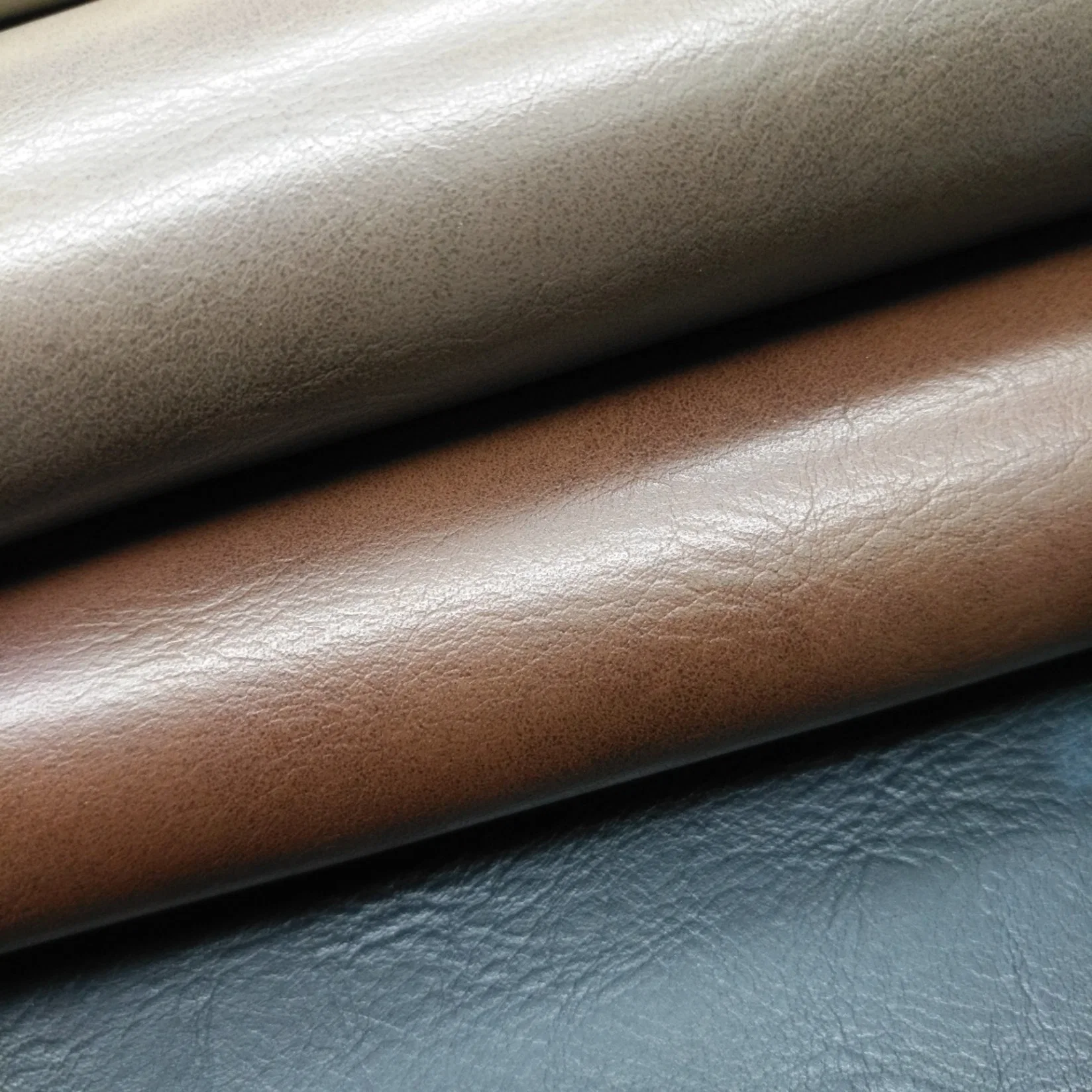 أريكة اصطناعية PU مصنوعة من الجلد من الجلد الطبيعي إلى الجلد الأصلي لأثاث التنجيد