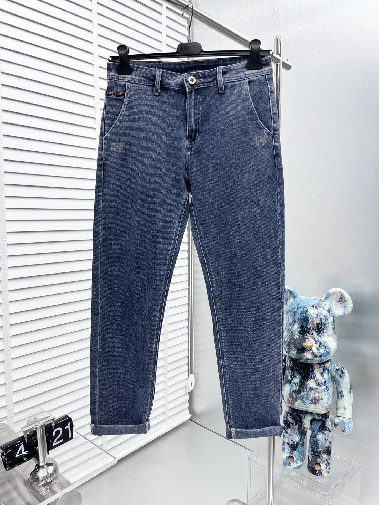 La impresión de logotipo de marca de lujo de mediados de la cintura recta gris Jeans mezclilla pantalones de hombre Descente pantalones prendas de vestir