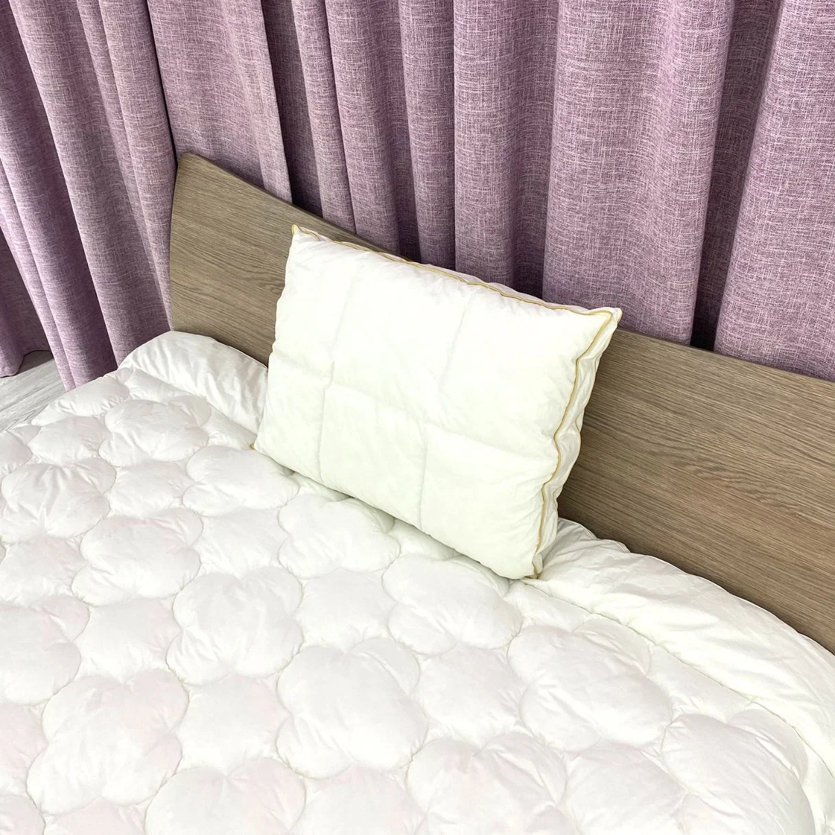 Factory Foam White Travel Bedding Massage Hotel Protect Cervical Vertebra Adjustable Pillow