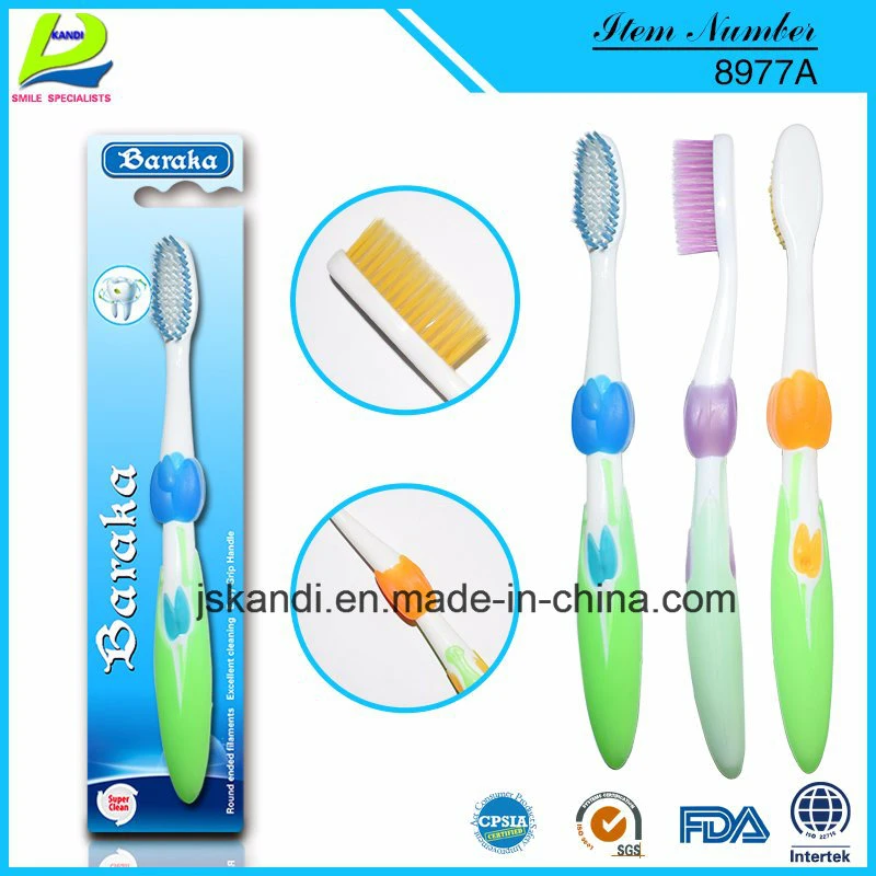 2021 Nouvelle brosse à dents pour adultes en plastique à poils souples pour une utilisation quotidienne en soins bucco-dentaires.