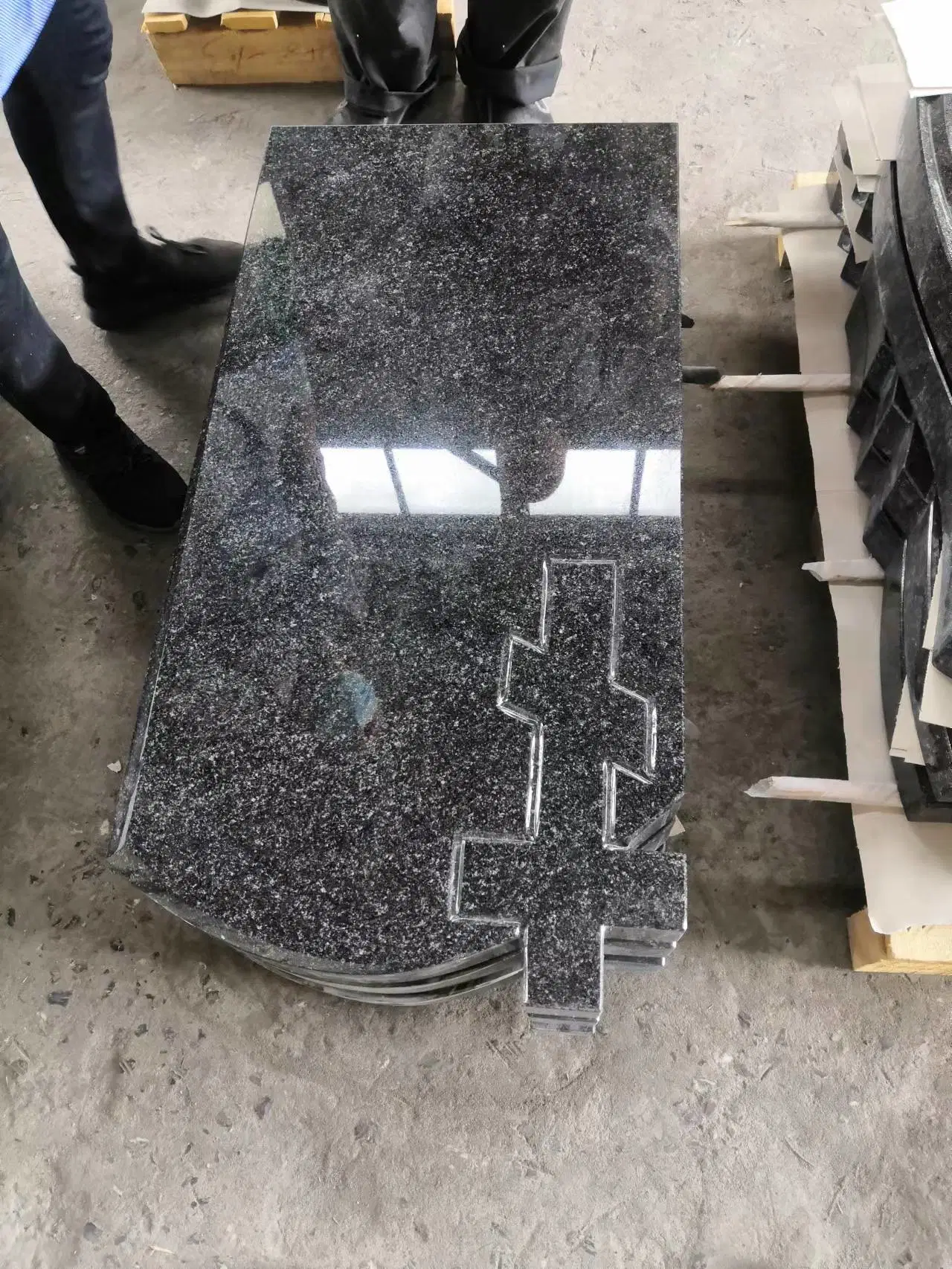 Customized Polished Granite Stone European Headstones and Monuments