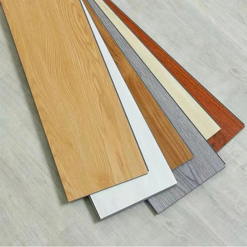 Usine de feuilles de plancher en plastique Vente en gros PVC vinyle plancher planche de plancher soi Revêtement de sol adhésif SPC pour la maison de location en vente