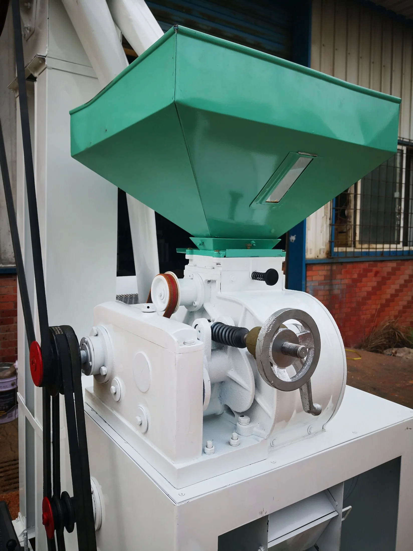 Preço Fabricante Sunfield Máquinas de processamento de grãos de arroz de equipamentos agroindustriais fresadora com 30HP potência eléctrica motor diesel