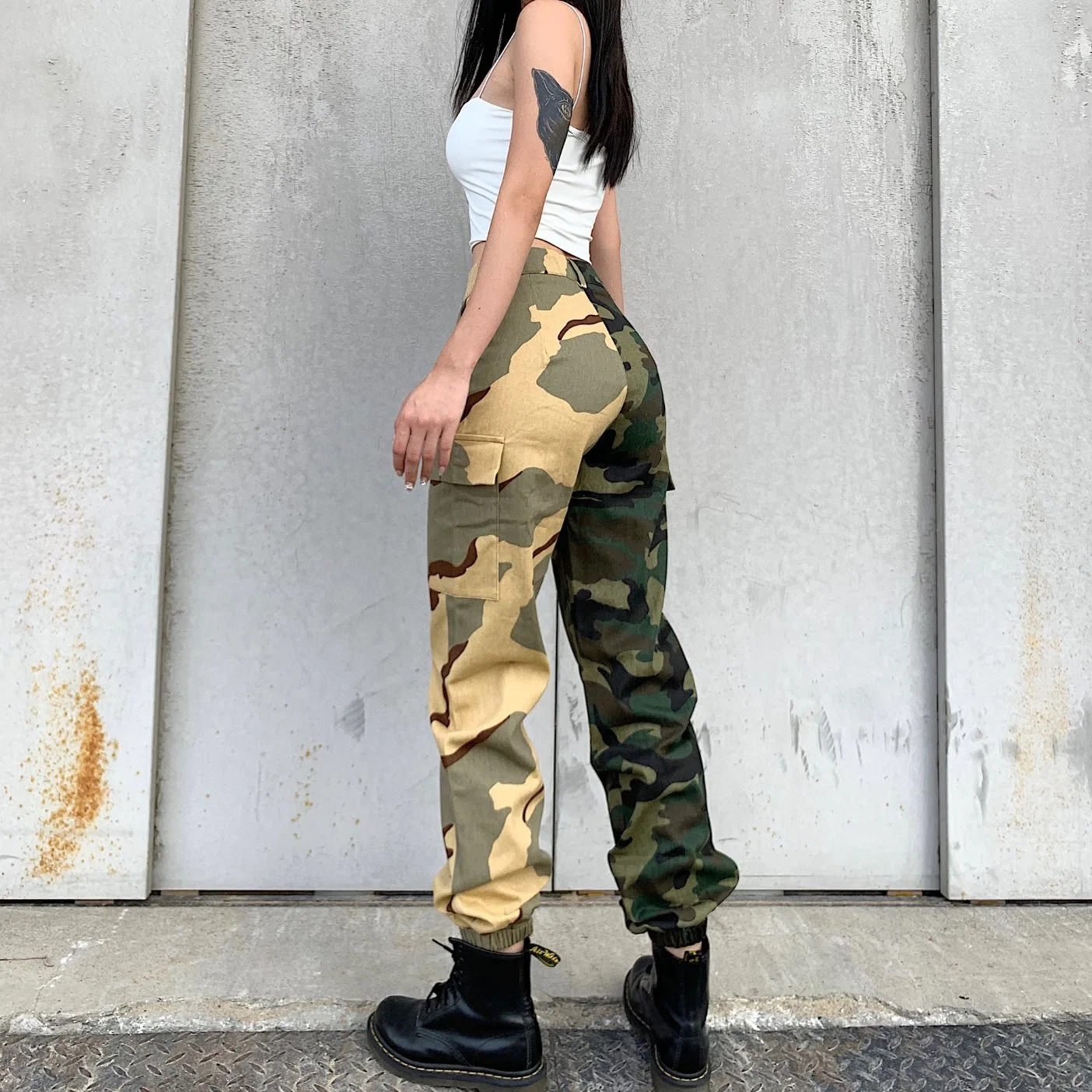 Factory Wholesale/Supplier 2022 Spring Elastic Waist Cargo Casual Woven Stitching Camo Pants for Women