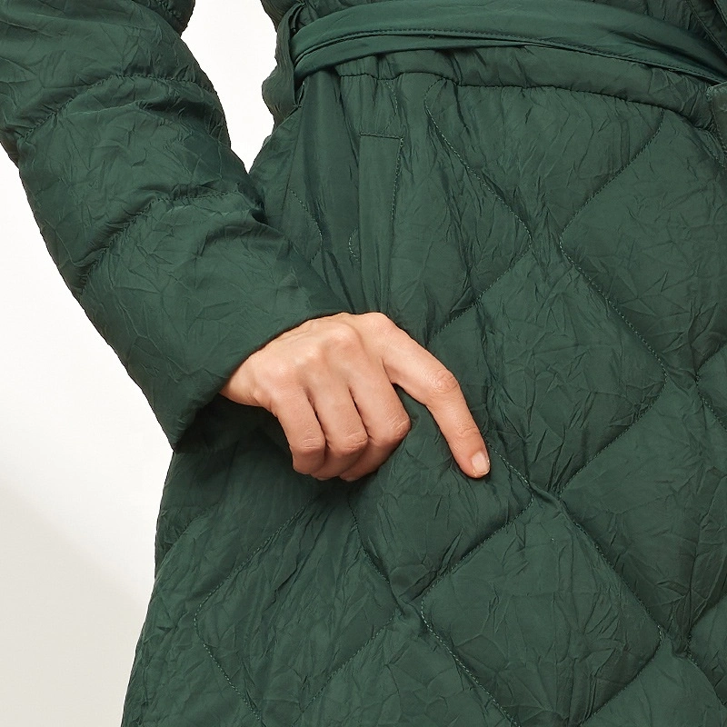 2023 نسخة كورية جديدة من معطف بيج للنساء بتصميم فضفاض وطويل مع غطاء رأس وتطريز ثلاثي الأبعاد لفصل الشتاء.