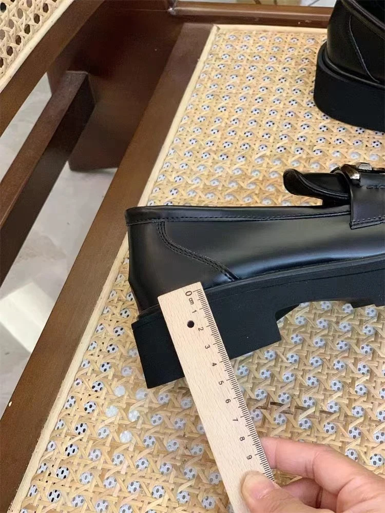 2023 Nuevo valor de llegada Zapatos de cuero material Alta Qualtiy Lady Zapatos