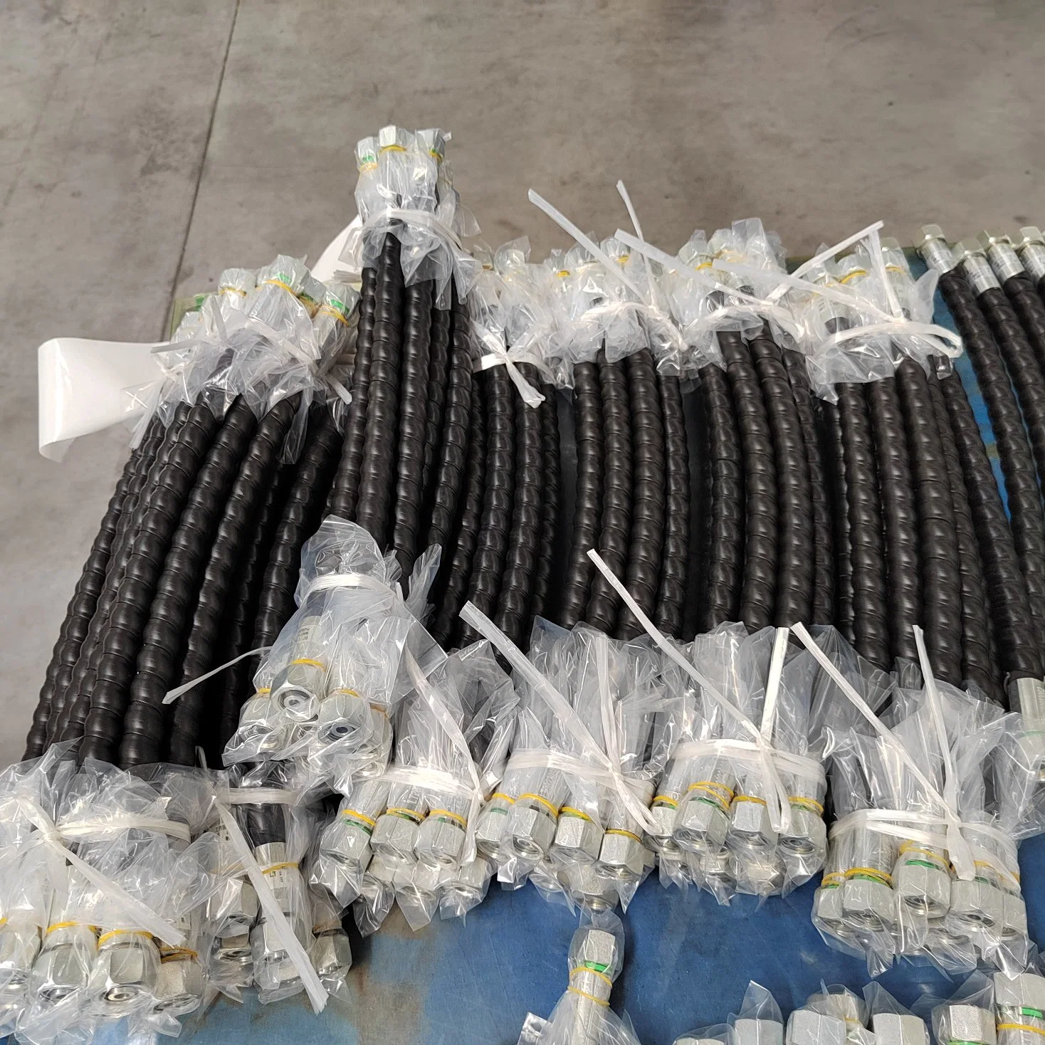 En857 Sc Black Hydraulic Rubber Hose Hydraulic Hose Fittings Wholesale/Supplier 1/2 Inch Hydraulic Hose 10000 Psi Hydraulic Hose Industrial Hose & Hydraulics