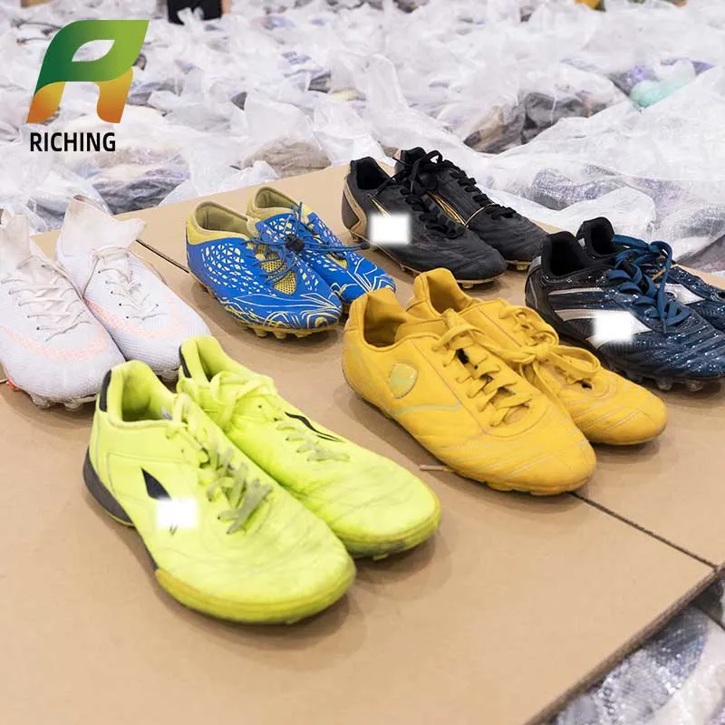 Comercio al por mayor grueso de segunda mano Hombres Mujeres botas de fútbol de la marca de la marca original del Reino Unido usa zapatos de fútbol de Alemania fardos Proveedor