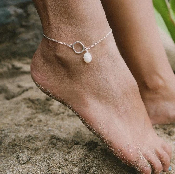 Custom Boho Beach Anklet Jóias Gold Silver chapeado de água doce Pearl Micro-inserto moderno de zircão à prova de água para mulher para rapariga