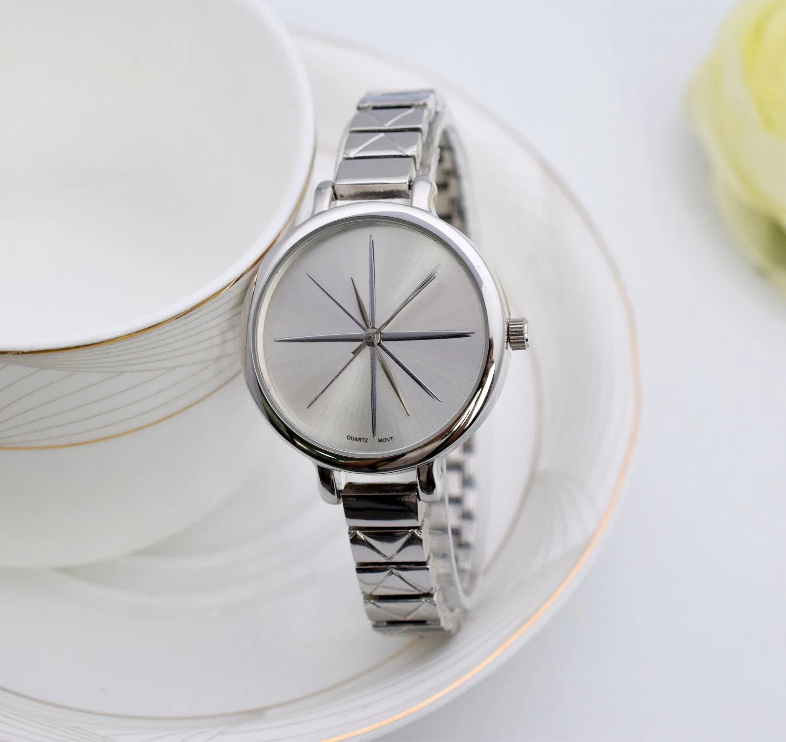 Relógio personalizado em liga metálica Relógio de pulso Lady Classic Watch Promotion Relógio de oferta