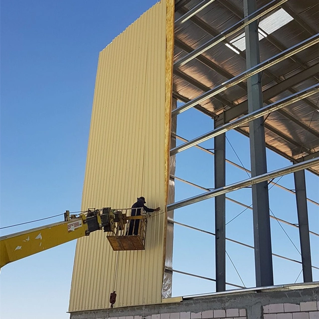 Galpão/Garagem/Armazém/Depósito de Construção Metálica Galvanizada/Pintada Estrutura de Aço Pré-fabricada/Pré-fabricada para Oficina/Armazém de Design de Estrutura de Aço para Edifício Industrial.