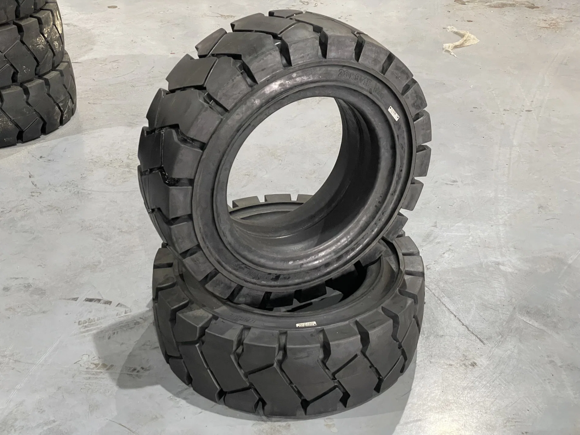Pneumatic Forklift Tyres/Tires Rim Wheel Assembly 650-10